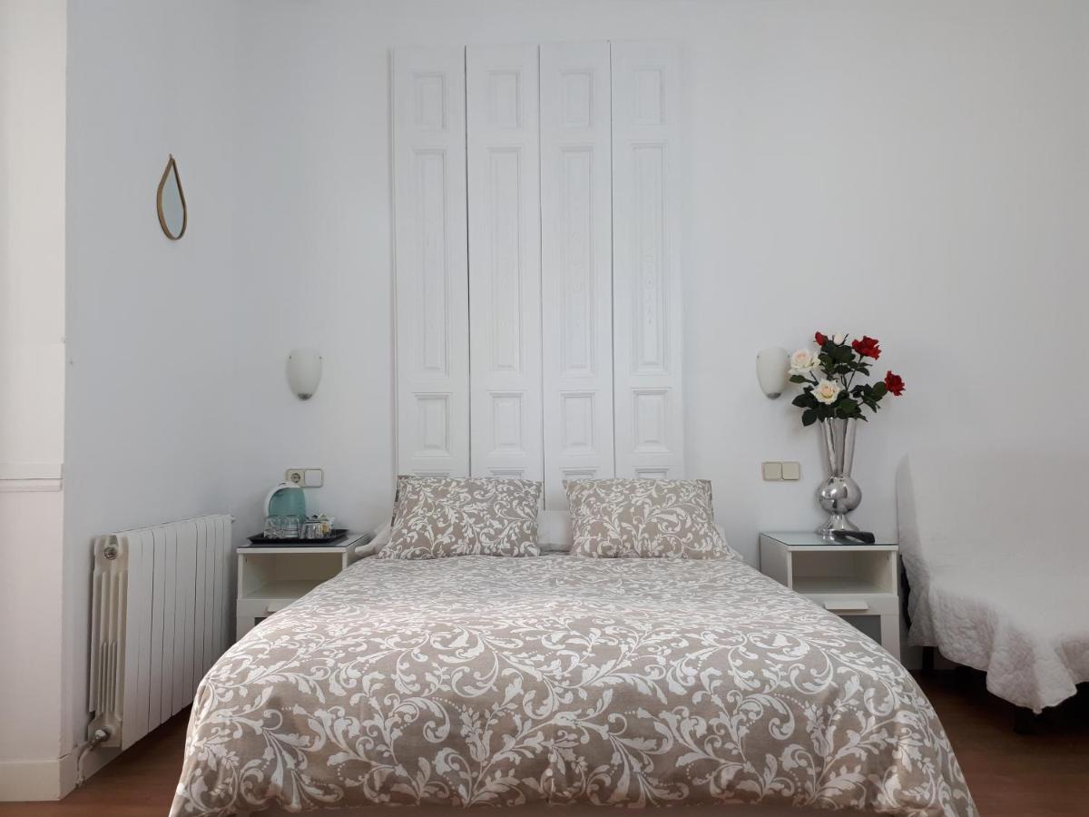 Hostal Casa Chueca Madrid Exterior photo