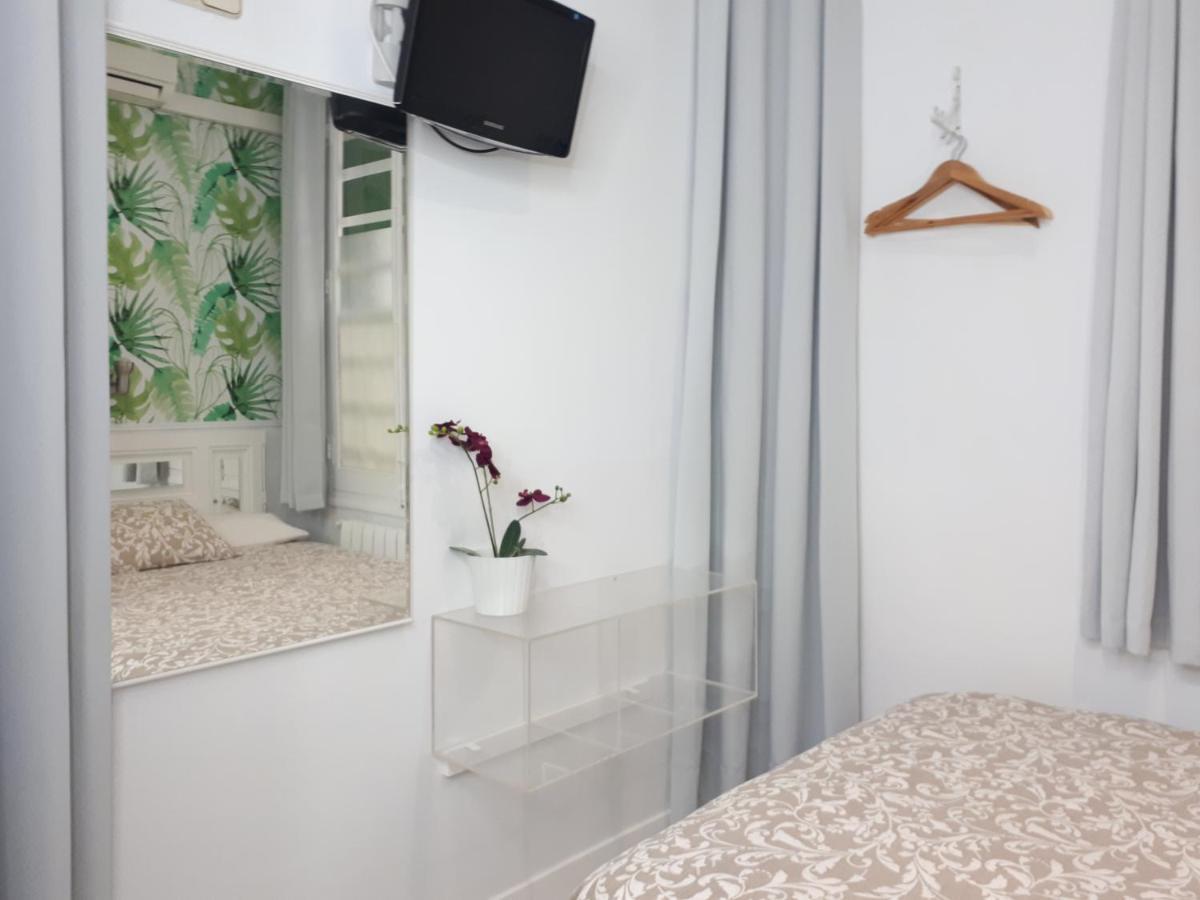 Hostal Casa Chueca Madrid Exterior photo