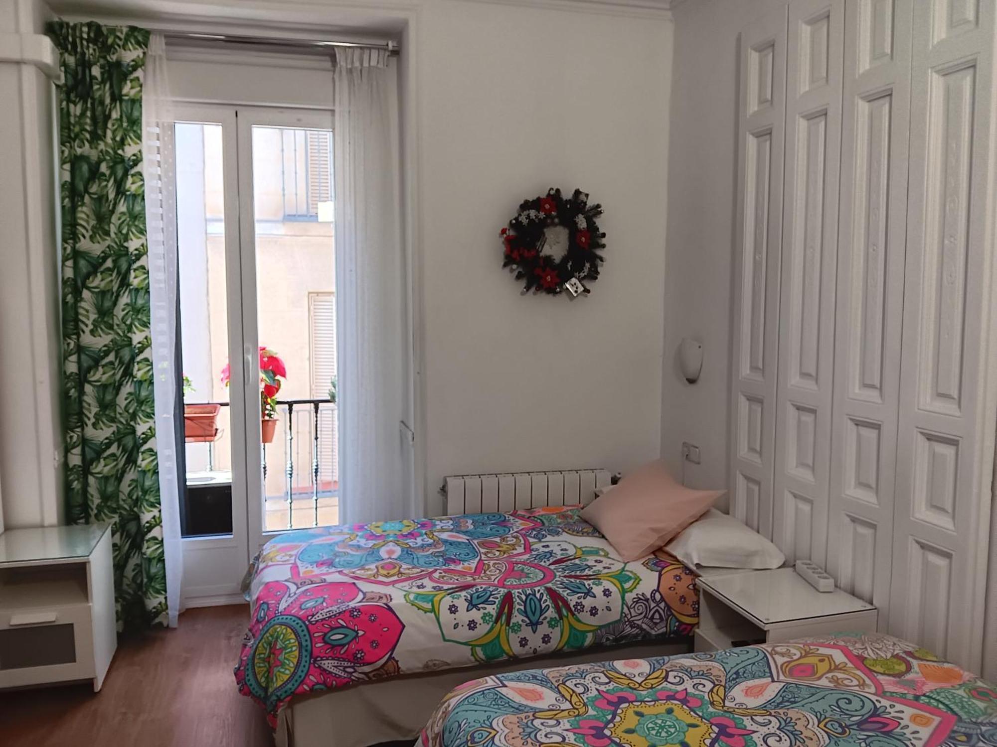 Hostal Casa Chueca Madrid Exterior photo