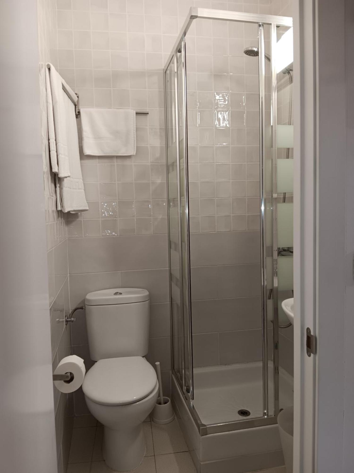 Hostal Casa Chueca Madrid Exterior photo