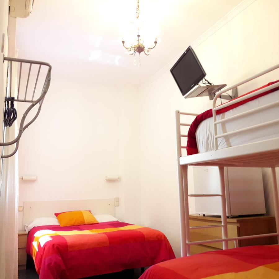 Hostal Casa Chueca Madrid Exterior photo