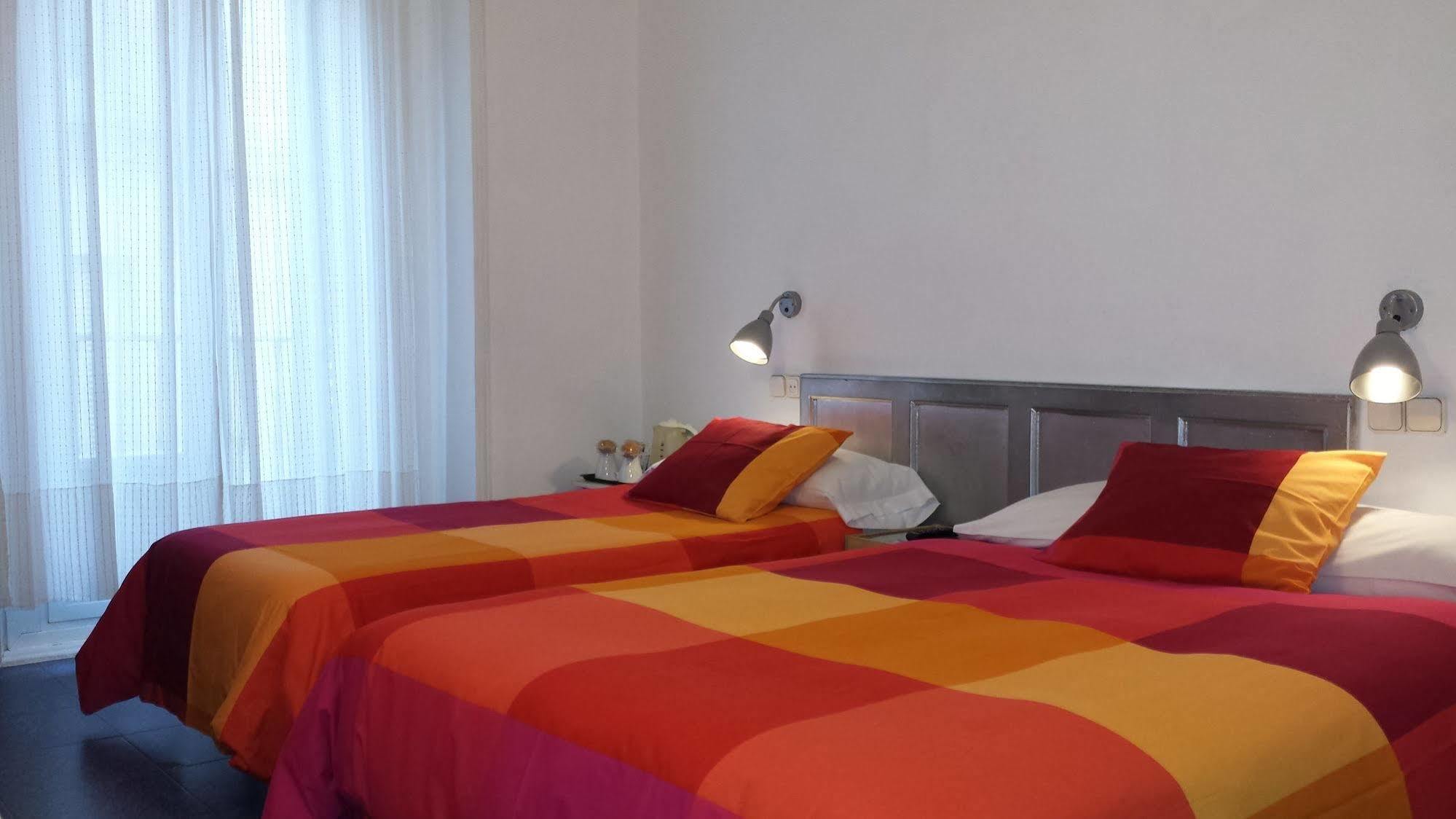 Hostal Casa Chueca Madrid Exterior photo