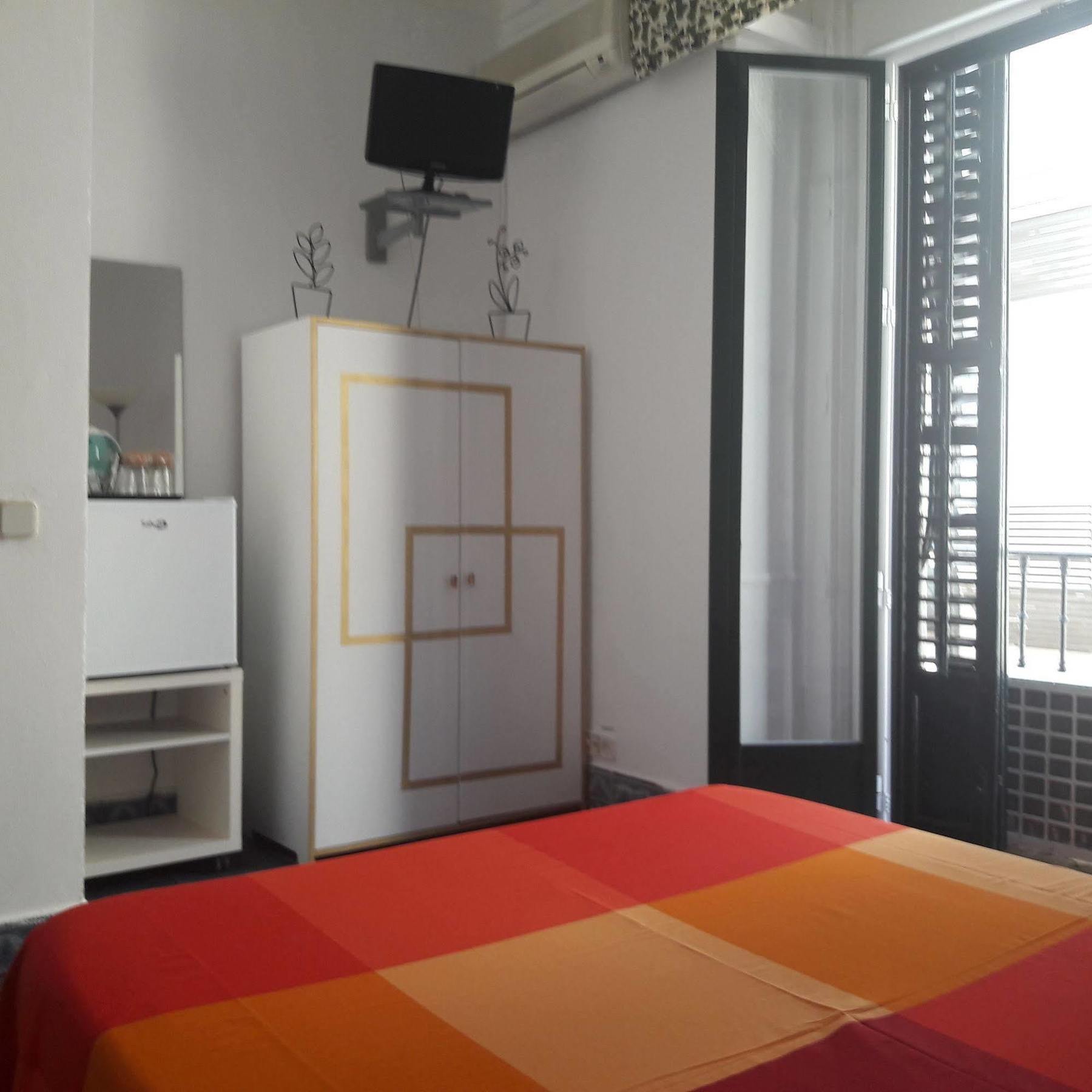 Hostal Casa Chueca Madrid Exterior photo