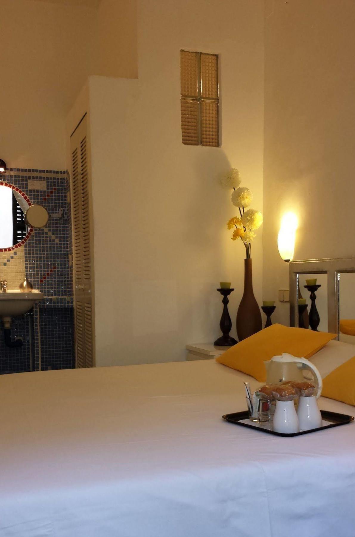 Hostal Casa Chueca Madrid Exterior photo