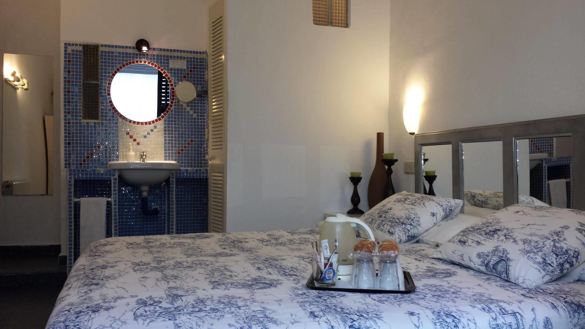 Hostal Casa Chueca Madrid Exterior photo