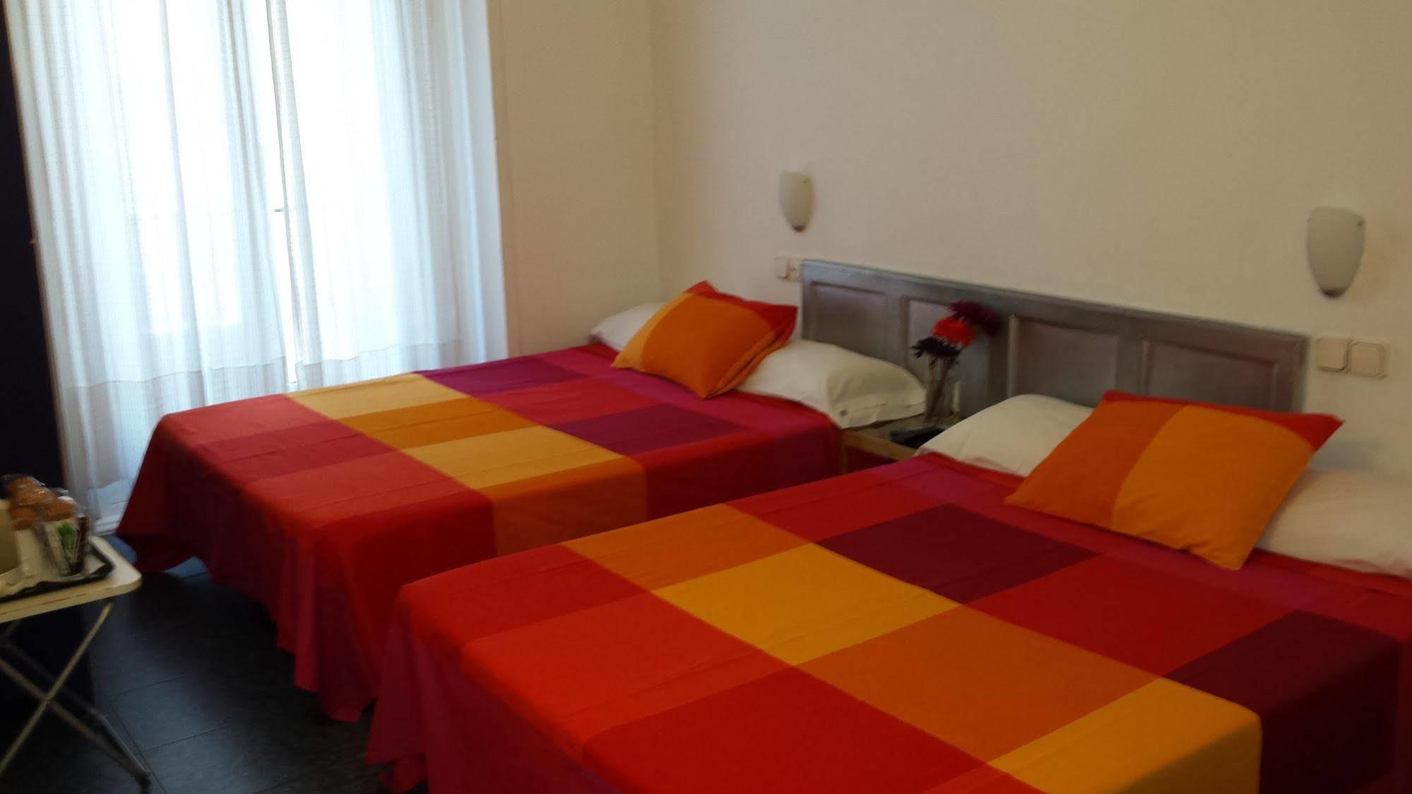 Hostal Casa Chueca Madrid Exterior photo